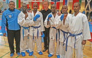 Shihan Henriksen med Botswanas lag og coach