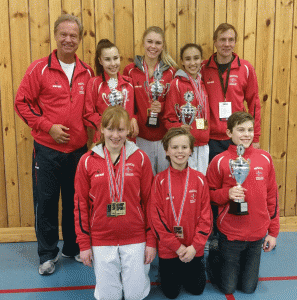 Søndagsgjengen: Bak fra v. Shihan Henriksen, Ronja, Eirill, Mariam, Sensei Ek. Foran fra v. Tilde, Christian og Fredrik 