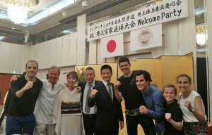 Fru Okamura, Kyoshi Yukio Okamura og soke Masahiro Okamura sammen med shihan Henriksen og Mizuchiutøvere